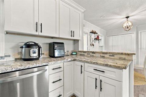 House in Oldsmar, Florida 4 bedrooms, 113.71 sq.m. № 2416653 - photo 15