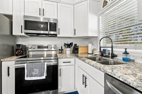 House in Oldsmar, Florida 4 bedrooms, 113.71 sq.m. № 2416653 - photo 4