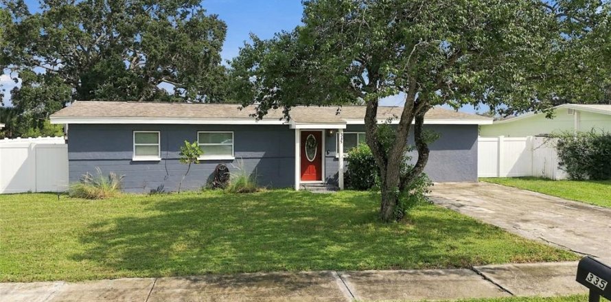 House in Oldsmar, Florida 4 bedrooms, 113.71 sq.m. № 2416653