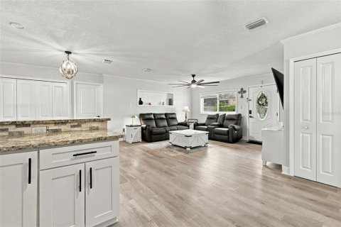 House in Oldsmar, Florida 4 bedrooms, 113.71 sq.m. № 2416653 - photo 14