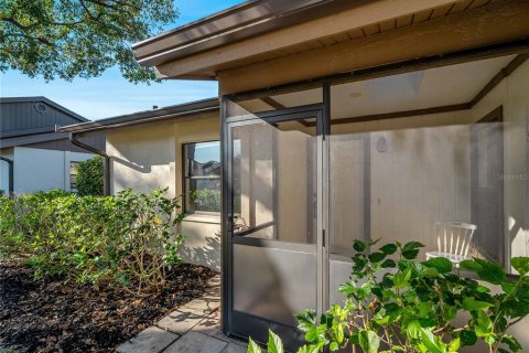 House in Sarasota, Florida 2 bedrooms, 109.07 sq.m. № 2223810 - photo 2