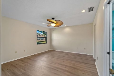 House in Sarasota, Florida 2 bedrooms, 109.07 sq.m. № 2223810 - photo 13