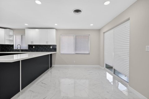 Casa en venta en Hobe Sound, Florida, 3 dormitorios, 141.95 m2 № 2340034 - foto 14