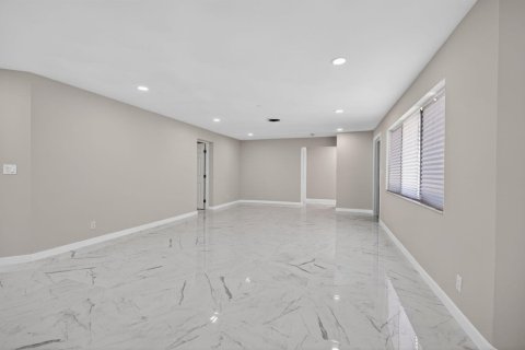 Casa en venta en Hobe Sound, Florida, 3 dormitorios, 141.95 m2 № 2340034 - foto 12