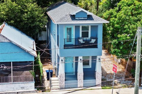 House in Tampa, Florida 3 bedrooms, 133.78 sq.m. № 2203526 - photo 4