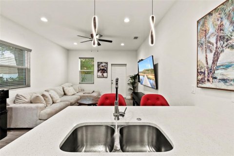 House in Tampa, Florida 3 bedrooms, 133.78 sq.m. № 2203526 - photo 21