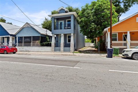 House in Tampa, Florida 3 bedrooms, 133.78 sq.m. № 2203526 - photo 5