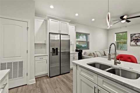 House in Tampa, Florida 3 bedrooms, 133.78 sq.m. № 2203526 - photo 16