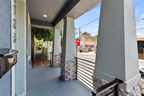 House in Tampa, Florida 3 bedrooms, 133.78 sq.m. № 2203526 - photo 9