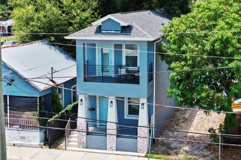 House in Tampa, Florida 3 bedrooms, 133.78 sq.m. № 2203526