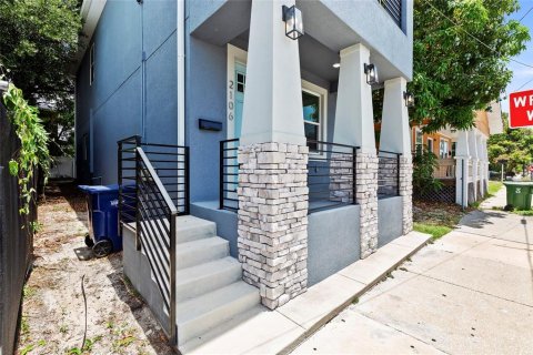 House in Tampa, Florida 3 bedrooms, 133.78 sq.m. № 2203526 - photo 7