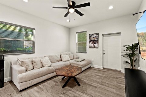 House in Tampa, Florida 3 bedrooms, 133.78 sq.m. № 2203526 - photo 13
