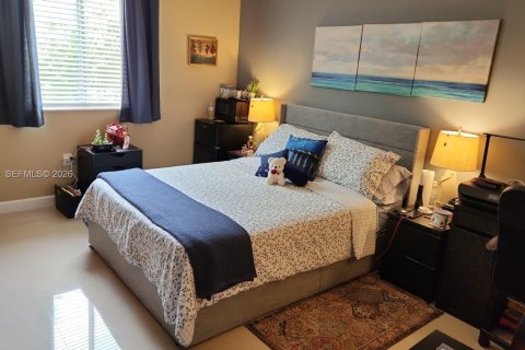 Touwnhouse à vendre à Miami, Floride: 3 chambres, 144.83 m2 № 2055529 - photo 18