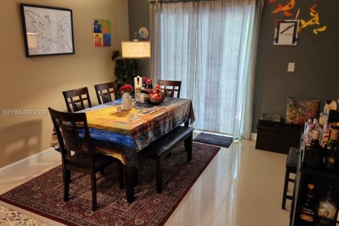 Touwnhouse à vendre à Miami, Floride: 3 chambres, 144.83 m2 № 2055529 - photo 7