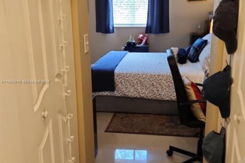 Touwnhouse à vendre à Miami, Floride: 3 chambres, 144.83 m2 № 2055529 - photo 23