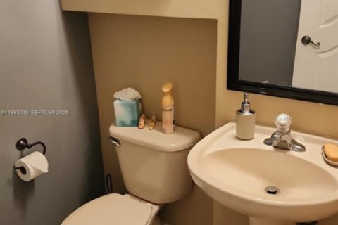 Touwnhouse à vendre à Miami, Floride: 3 chambres, 144.83 m2 № 2055529 - photo 9