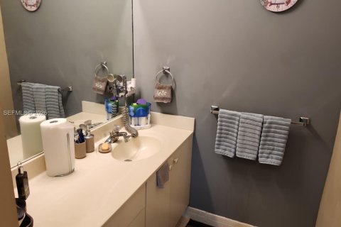 Touwnhouse à vendre à Miami, Floride: 3 chambres, 144.83 m2 № 2055529 - photo 21