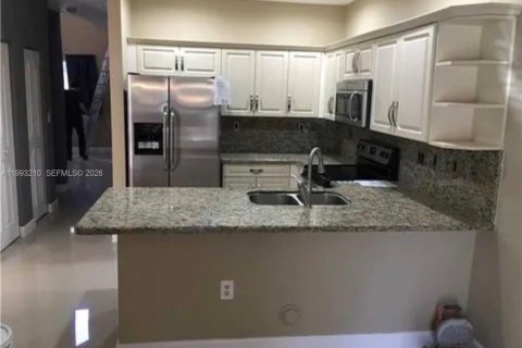 Townhouse in Miami, Florida 3 bedrooms, 144.83 sq.m. № 2055529 - photo 2