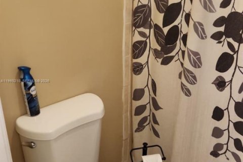 Touwnhouse à vendre à Miami, Floride: 3 chambres, 144.83 m2 № 2055529 - photo 22