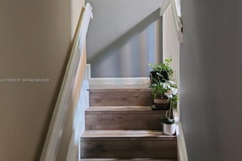 Touwnhouse à vendre à Miami, Floride: 3 chambres, 144.83 m2 № 2055529 - photo 11