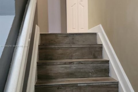 Touwnhouse à vendre à Miami, Floride: 3 chambres, 144.83 m2 № 2055529 - photo 12