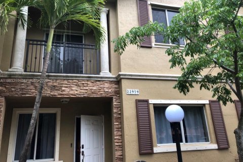 Townhouse in Miami, Florida 3 bedrooms, 144.83 sq.m. № 2055529