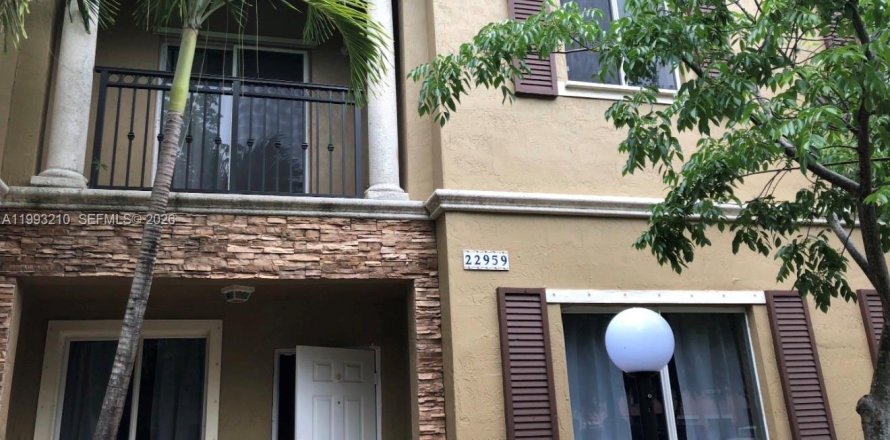 Townhouse in Miami, Florida 3 bedrooms, 144.83 sq.m. № 2055529