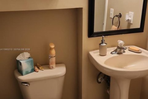 Touwnhouse à vendre à Miami, Floride: 3 chambres, 144.83 m2 № 2055529 - photo 10