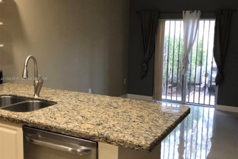 Townhouse in Miami, Florida 3 bedrooms, 144.83 sq.m. № 2055529 - photo 3