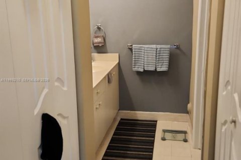 Touwnhouse à vendre à Miami, Floride: 3 chambres, 144.83 m2 № 2055529 - photo 20