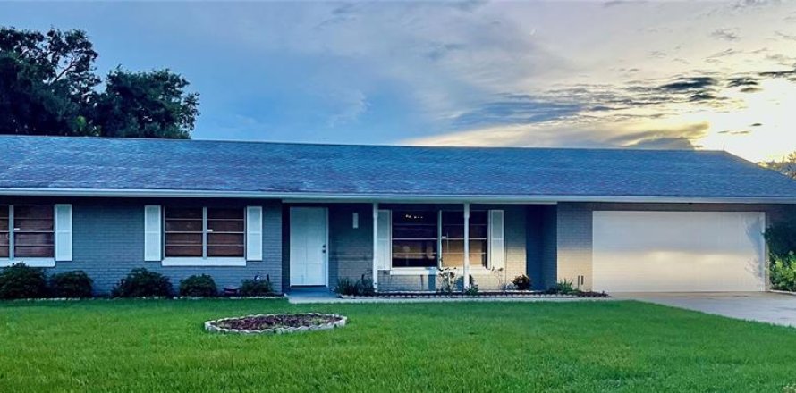 House in Haines City, Florida 2 bedrooms, 141.58 sq.m. № 1918732