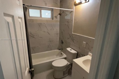 Снять в аренду виллу или дом в Уэст-Палм-Бич, Флорида 3 спальни, 111.48м2, № 2035906 - фото 8