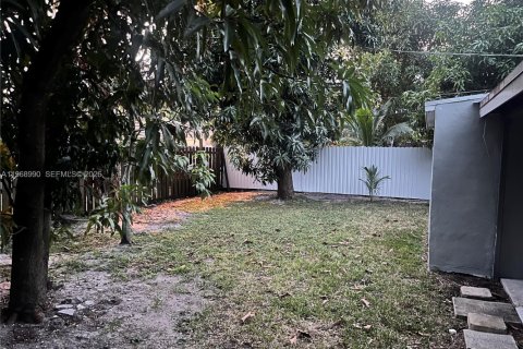 Снять в аренду виллу или дом в Уэст-Палм-Бич, Флорида 3 спальни, 111.48м2, № 2035906 - фото 14