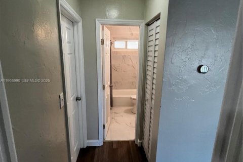 Снять в аренду виллу или дом в Уэст-Палм-Бич, Флорида 3 спальни, 111.48м2, № 2035906 - фото 7