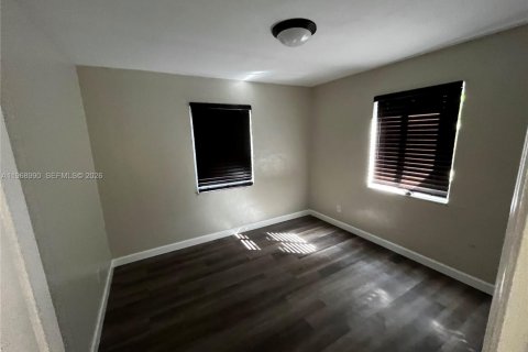 Снять в аренду виллу или дом в Уэст-Палм-Бич, Флорида 3 спальни, 111.48м2, № 2035906 - фото 9