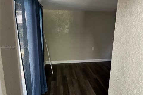 Снять в аренду виллу или дом в Уэст-Палм-Бич, Флорида 3 спальни, 111.48м2, № 2035906 - фото 11