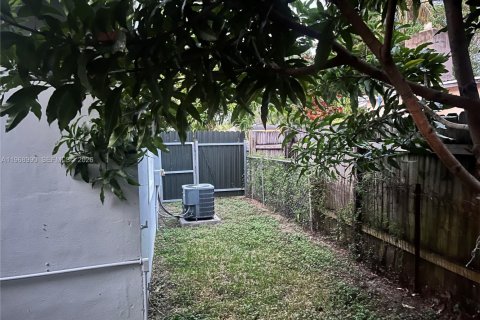 Снять в аренду виллу или дом в Уэст-Палм-Бич, Флорида 3 спальни, 111.48м2, № 2035906 - фото 15