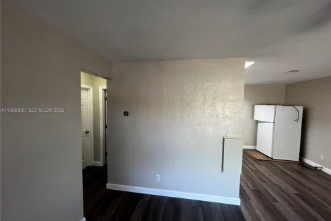 Снять в аренду виллу или дом в Уэст-Палм-Бич, Флорида 3 спальни, 111.48м2, № 2035906 - фото 3