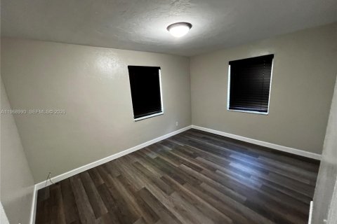 Снять в аренду виллу или дом в Уэст-Палм-Бич, Флорида 3 спальни, 111.48м2, № 2035906 - фото 5