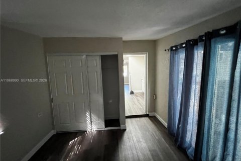 Снять в аренду виллу или дом в Уэст-Палм-Бич, Флорида 3 спальни, 111.48м2, № 2035906 - фото 12