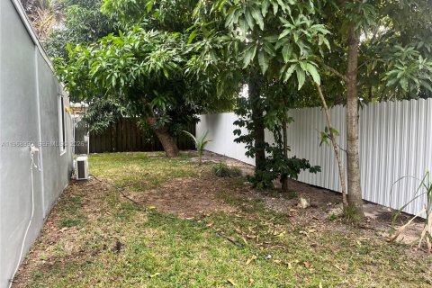 Снять в аренду виллу или дом в Уэст-Палм-Бич, Флорида 3 спальни, 111.48м2, № 2035906 - фото 13