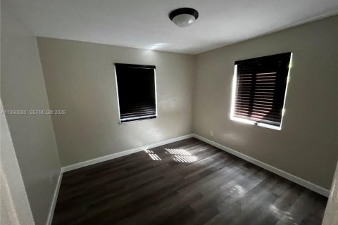 Снять в аренду виллу или дом в Уэст-Палм-Бич, Флорида 3 спальни, 111.48м2, № 2035906 - фото 10