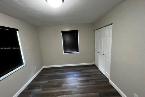 Снять в аренду виллу или дом в Уэст-Палм-Бич, Флорида 3 спальни, 111.48м2, № 2035906 - фото 6