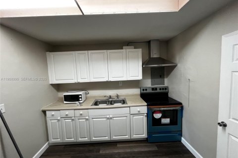 Снять в аренду виллу или дом в Уэст-Палм-Бич, Флорида 3 спальни, 111.48м2, № 2035906 - фото 4