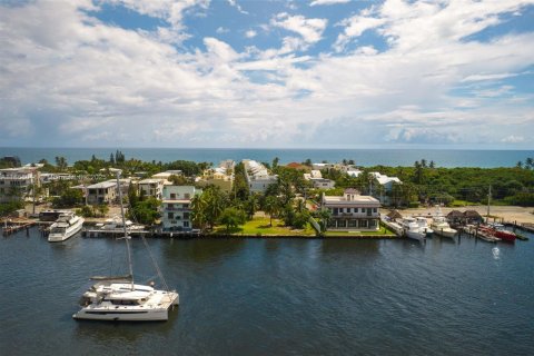 House in Hollywood, Florida 1 bedroom № 1880018 - photo 1
