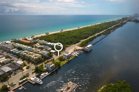 House in Hollywood, Florida 1 bedroom № 1880018 - photo 11