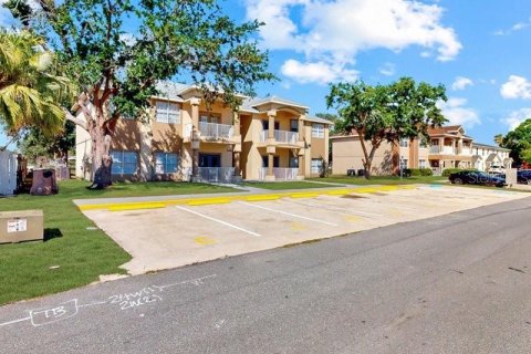 Apartment in Kissimmee, Florida 3 bedrooms, 104.24 sq.m. № 2228494 - photo 2