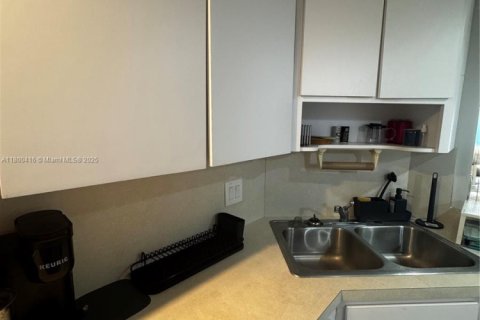 Condominio en venta en Fort Lauderdale, Florida, 1 dormitorio, 81.66 m2 № 1695226 - foto 9