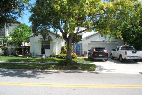 Casa en Miami, Florida 3 dormitorios, 167.32 m2 № 2084645