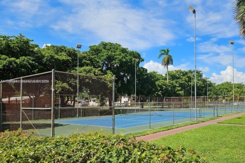 Condominio en venta en North Miami, Florida, 1 dormitorio, 75.81 m2 № 2035872 - foto 17